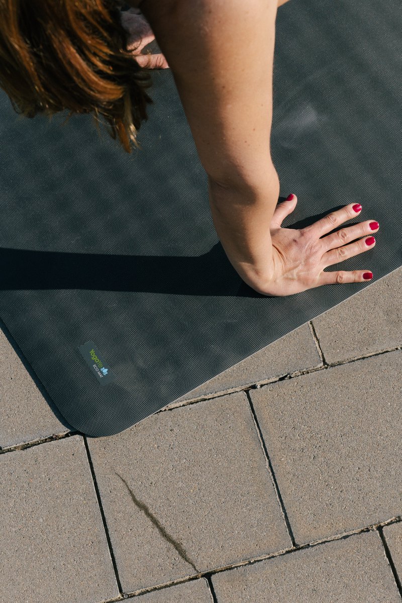 YogaYe's tweet photo. ¿Qué hace que tu esterilla de yoga sea lo más eco friendly posible?⁣

Entra en nuestro blog y descubre cómo puedes practicar yoga de manera más consciente >> https://t.co/MF3qJXAckh...
⁣
#YogaSostenible #EcoFriendly #YogaResponsable #YogaTe #YogaYeECOMat #CuidadoDelPlaneta https://t.co/aqfWSrLQTc