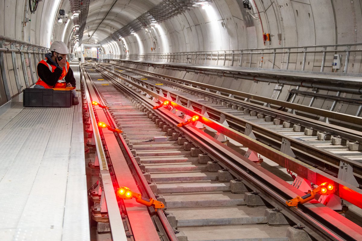ProlongMetroB's tweet photo. 💡 Ça s’allume, le courant circule … les fameuses “boîtes à lampes” auront rarement aussi bien porté leur nom https://t.co/N5sL5j6HAr