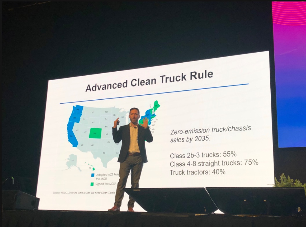 Edison_Electric's tweet photo. ‘‘The grid will need to expand to meet the need of EVs, but this will be no different than previous evolutions of the energy grid, and we are confident in our ability to meet the needs of customers.’’ - @KellenSchefter at #EEInka this morning. https://t.co/SnJtaZ1Sd9