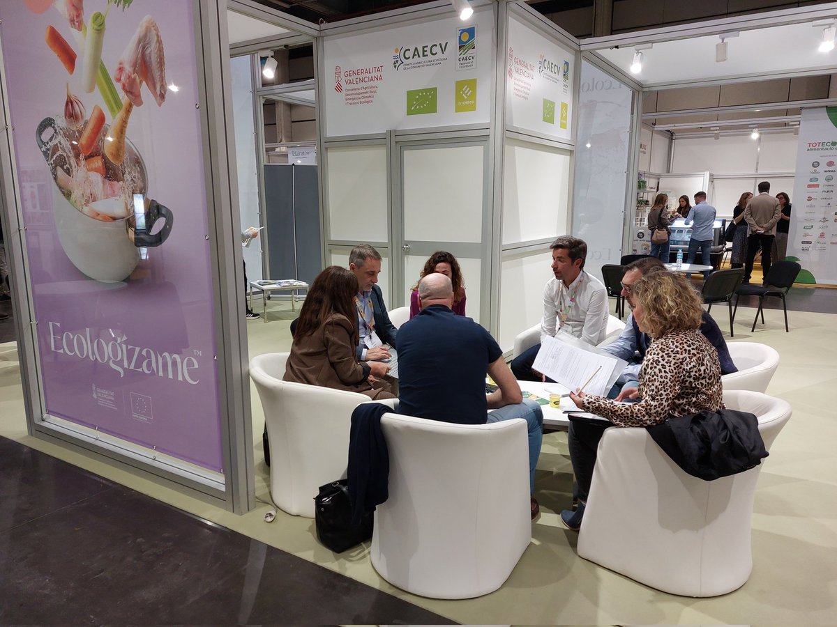 En el marco de @Feria_Terraeco el stand del @caecv acoge la reunión del Grupo de Trabajo de Comunicación de @interecoweb 
@CPAER_eco @CPAEN_NNPEK @caermurcia @CaemMadrid