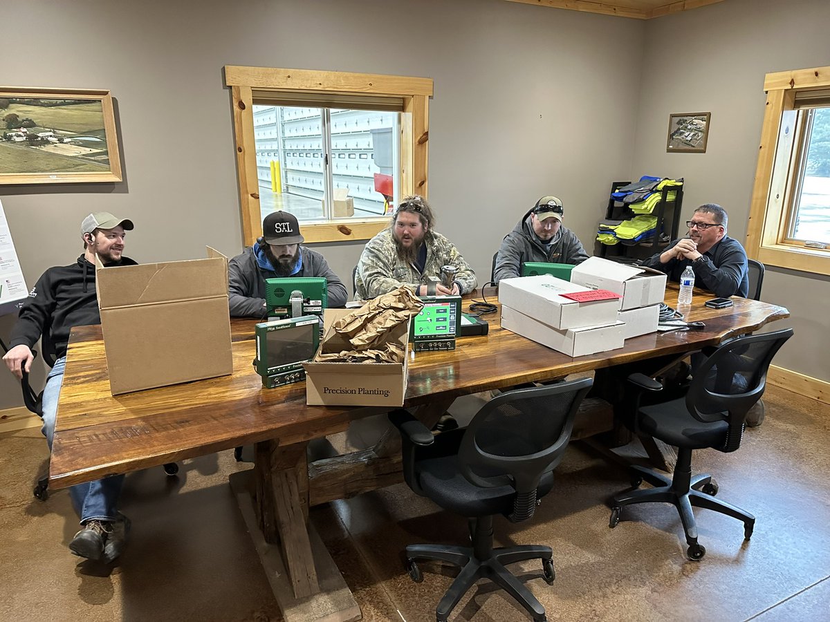 BottomLineSolu1's tweet photo. One-on-one @PrecisionPlant #Gen3 Monitor training ~ setting themselves up for a successful #plant23 season.
#BLSyourprecisionagsource #TrustBLS https://t.co/ahEgmuMHMq