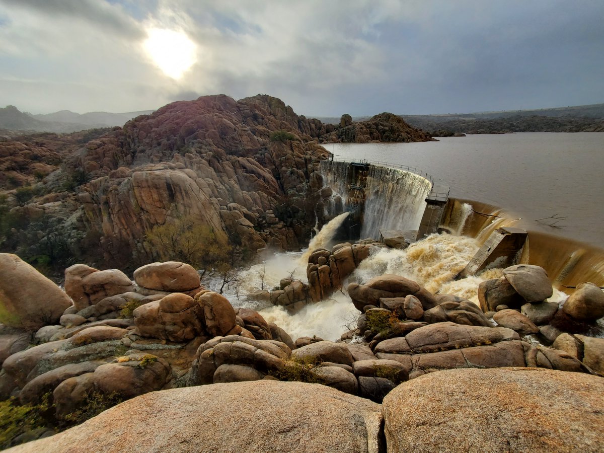 Watson Lake Dam this morning😍 Water is flowing over the dam's spillway.

#yavapaicounty #floodcontrol #azwx #flooding #flood #watsonlake #prescott #northernarizona #floodwarning #hydrology #floodawareness #rain #snowmelt #turnarounddontdrown