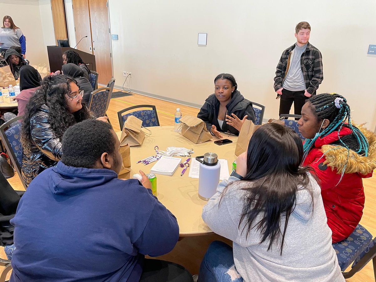 UAlbanyEdu's tweet photo. Middle school students lunch and learning with #UAlbany students and staff! Thanks to @UAlbanySSW @EOPualbany @REDBookshelfOrg @UAlbanyMBB for joining us! #libertypartnershipsprogram https://t.co/fVUvOYVSv5