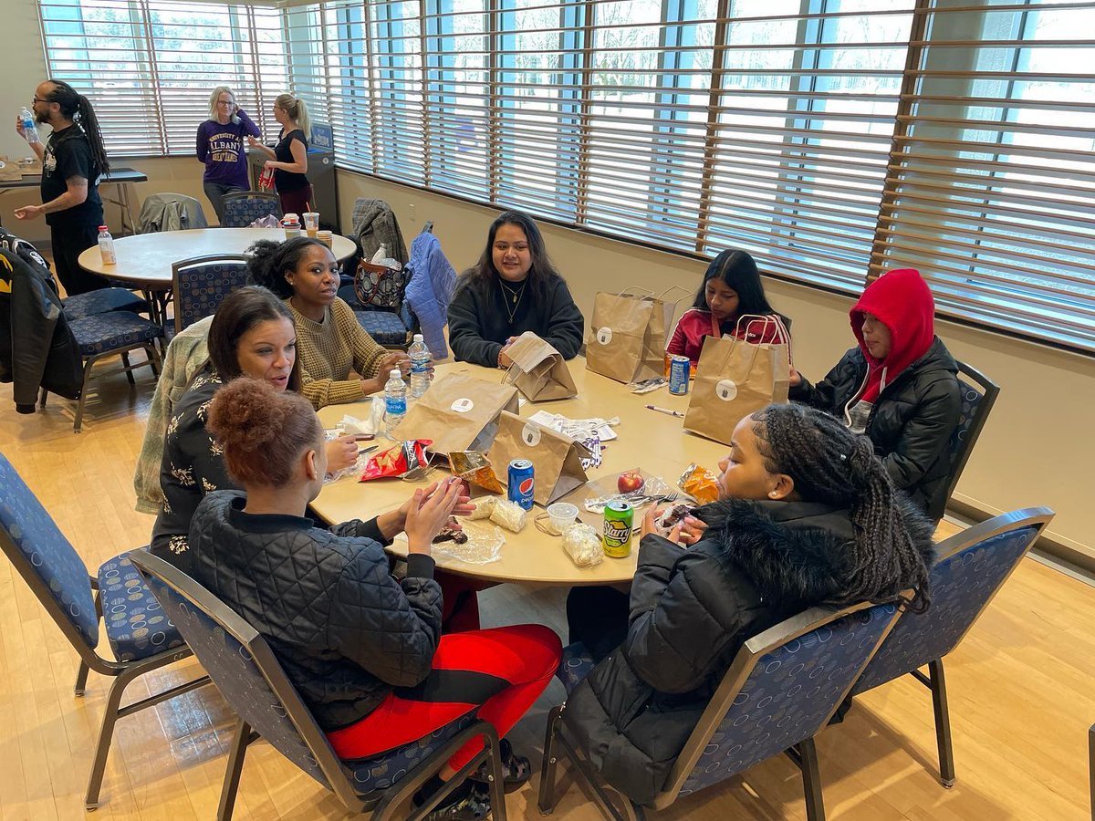 UAlbanyEdu's tweet photo. Middle school students lunch and learning with #UAlbany students and staff! Thanks to @UAlbanySSW @EOPualbany @REDBookshelfOrg @UAlbanyMBB for joining us! #libertypartnershipsprogram https://t.co/fVUvOYVSv5