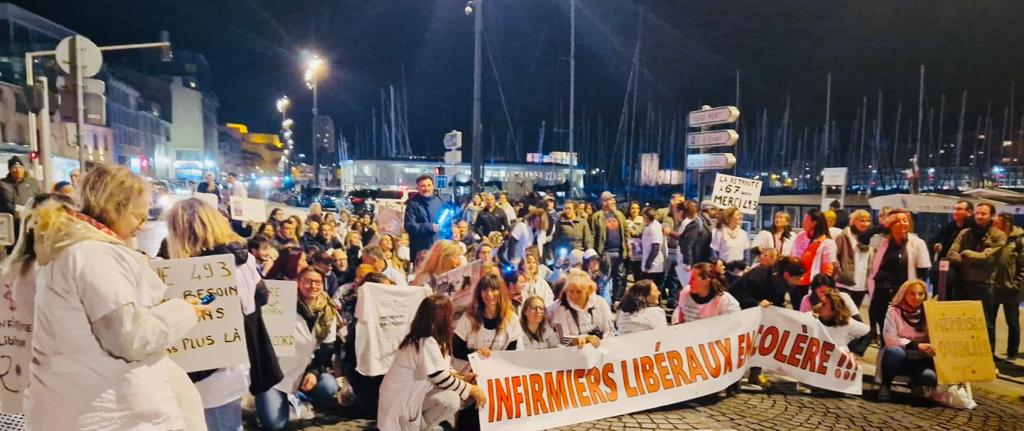 KarinSo13's tweet photo. #infirmiersliberauxencolere 
#infirmiereliberauxmeprises 
#nonmerci 
#InfirmiersPasPetitesMains 
Arrêtez le massacre et revalorisez notre profession !!!!demain il sera trop tard !!!
@EmmanuelMacron 
@olivierveran 
@fr3
@RMCInfo 
@LCI 
@OrdreInfirmiers 
@francebleu 
@laprovence https://t.co/uG86A6jvgq
