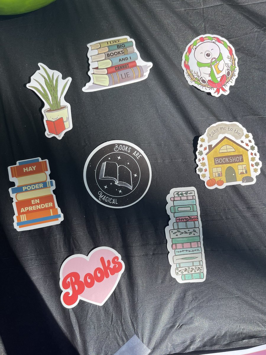 FSURWC's tweet photo. Come by our Market Wednesday table to learn about how we can help you with your writing! (And for free stickers, duh.) 🌿☀️

Special thanks to our consultants Emilio, Maggie, and Lauren for holding down the “fort-table.” 🥰 https://t.co/Z1DGcFqu86