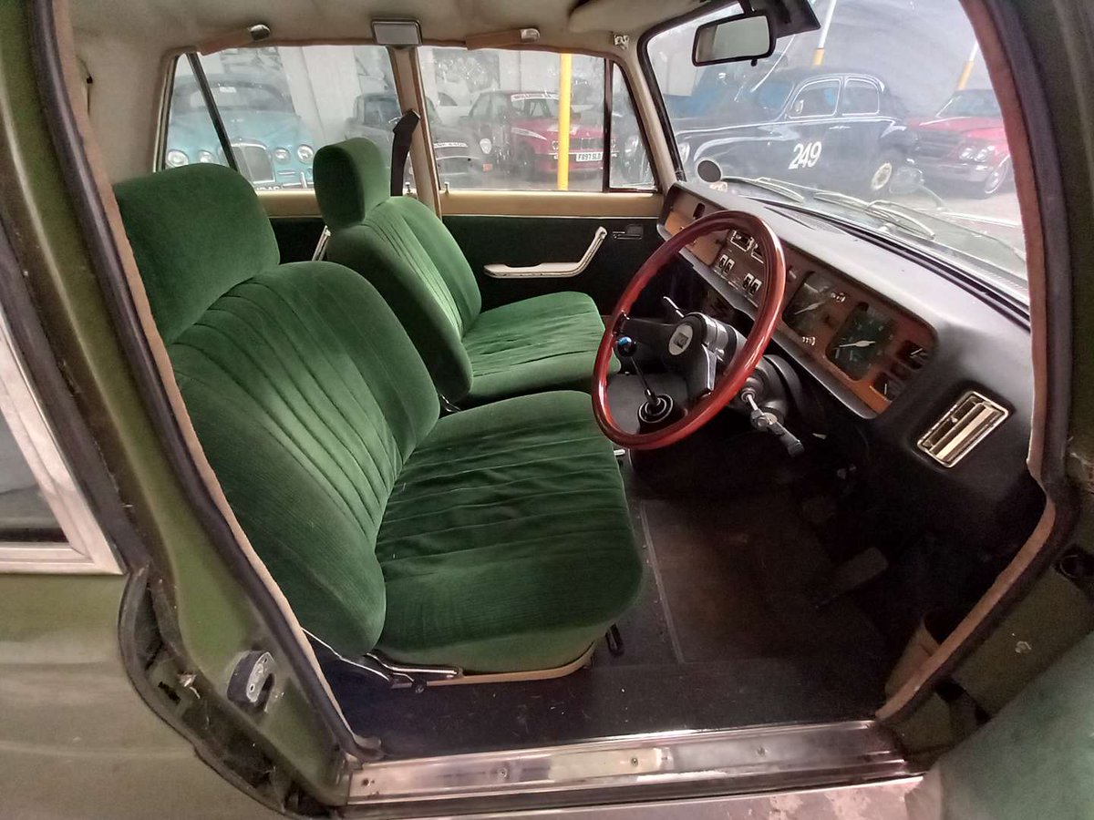 ACAKingsLynn's tweet image. 1974 LANCIA 2000
angliacarauctions.co.uk/classic-auctio…

This now rare Cascine Green Lancia 2000 was registered in January 1974 but has been stored in a wooden garage for the last 28 years and so now requires restoration or recommissioning.

#classiccars #classiccar #classicauto #kingslynn