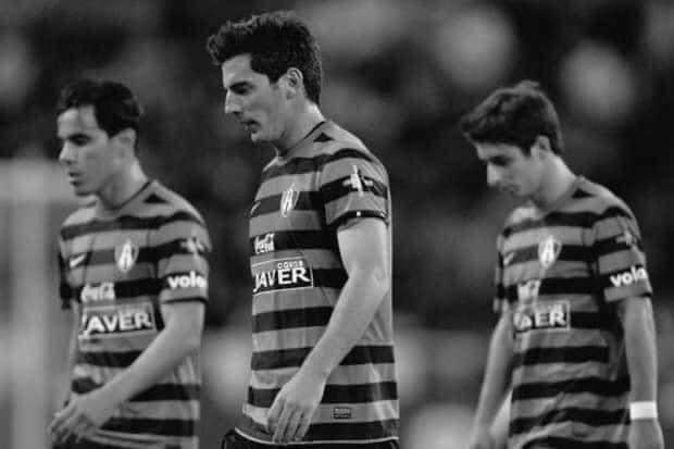 MauroMAlvarez's tweet photo. Ella me dijo desnúdate y yo le conté la historia de como Tomas Boy con un equipo sin renombres logró 32pts, la clasificación y la salvación del descenso para el rojinegro
Ella se burló, quería ver la desnudez de mi cuerpo, yo, tonto le mostré la desnudez de mi alma. https://t.co/Io7VrgHlYy