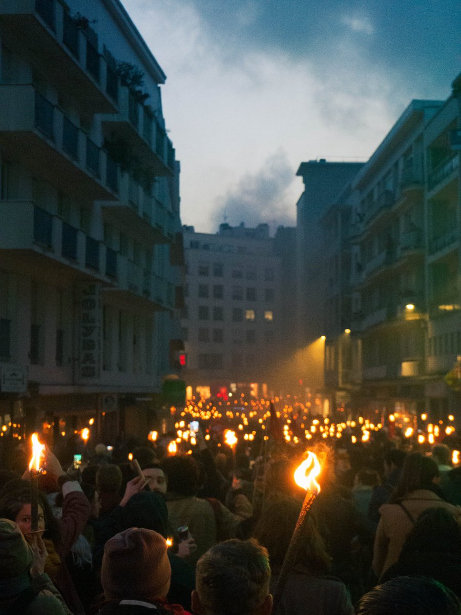 🔴 Macron fait cramer la France !

De nombreuses retraites aux flambeaux ont eu lieu hier soir. Ce matin, les militantes et militants de la CGT ont entretenu le brasier déclenché par le gouvernement 🔥

Opérations coup de poing, blocages, grèves... 
Thread sur la #Greve22mars ⤵️