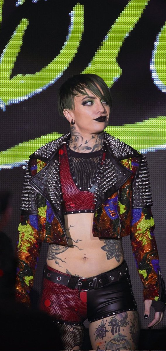 RL1riotts's tweet photo. Woahhh she looks badass! https://t.co/n8QWNmpptD