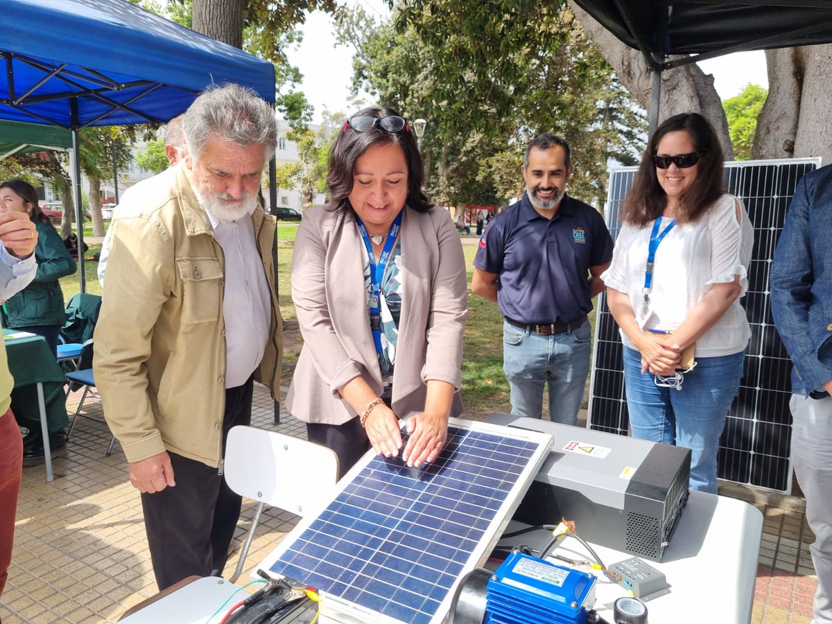 Indap_coquimbo's tweet photo. ✅En el #DíaMundialDelAgua💧reafirmamos el compromiso con los🧑‍🌾👩‍🌾❤️

Autoridades recorren los estands de servicios de @MinagriCoquimbo congregados en la Plaza de Armas de #LaSerena para dar a conocer a la comunidad los  apoyos que tienen en torno la cuidado del recurso hídrico💦 https://t.co/c0C7qcYsbM