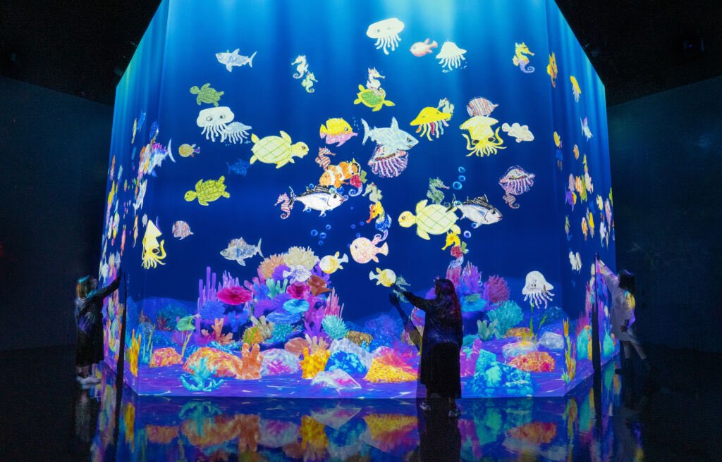 ChanErica's tweet photo. Surely they would love to take loads of cute pic during the trip to Macau :) lets bring FreenBecky to TeamLab Macau!  Definitely a spot worth the visit to kill some time and film 📸🪄🎈 

#THHeadlineXFreenBecky
@thheadline 
@AngelssBecky @srchafreen
 #Beckysangels https://t.co/Sz8SNQgQlJ