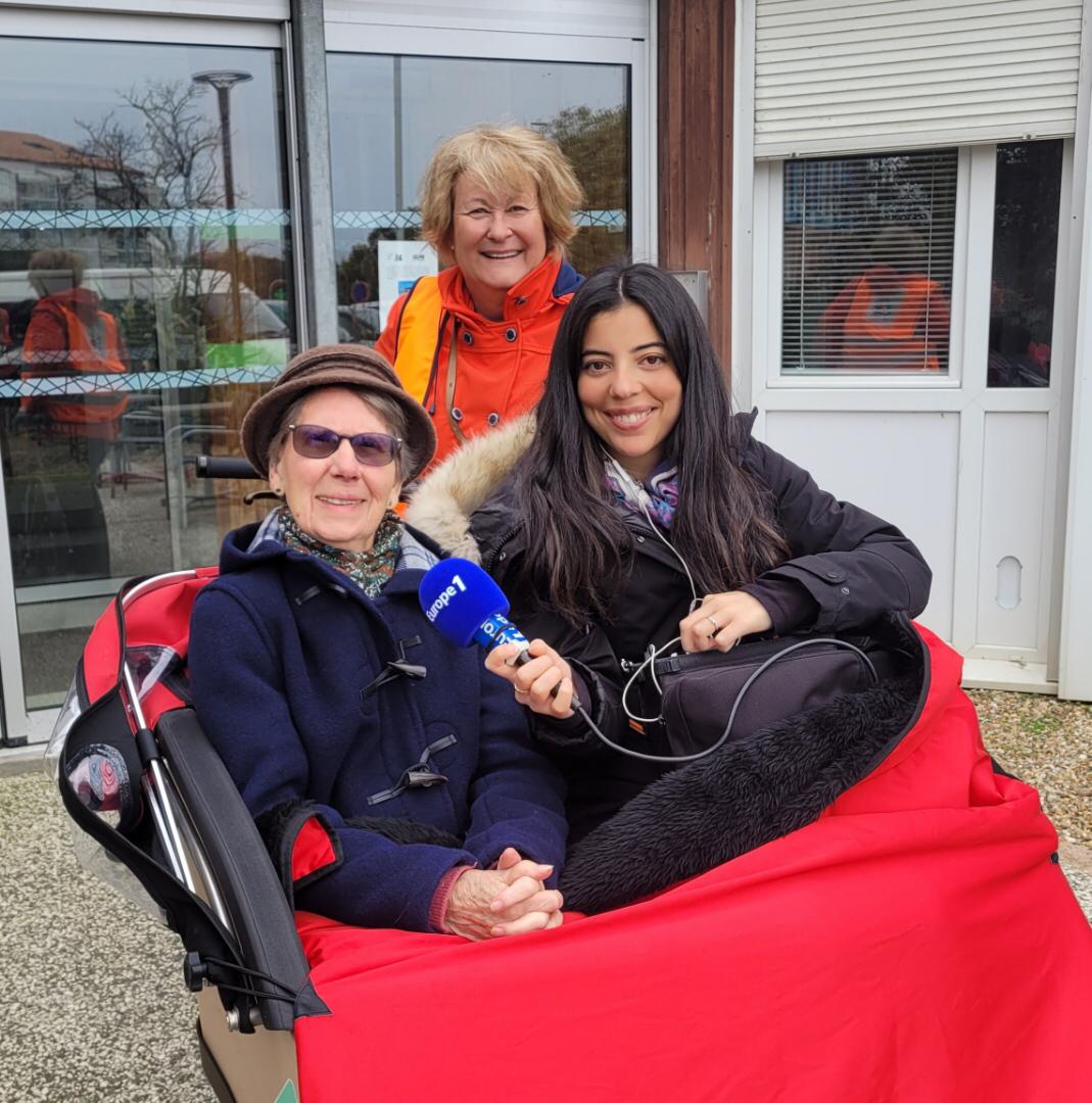 Hier j'ai accompagné Arlette, résidente d'un EHPAD, pour une balade iodée en bord de mer à la Rochelle. J'ai pris autant de plaisir qu'elle dans le triporteur ! Promenade à écouter ici : dailymotion.com/video/x8jc48t