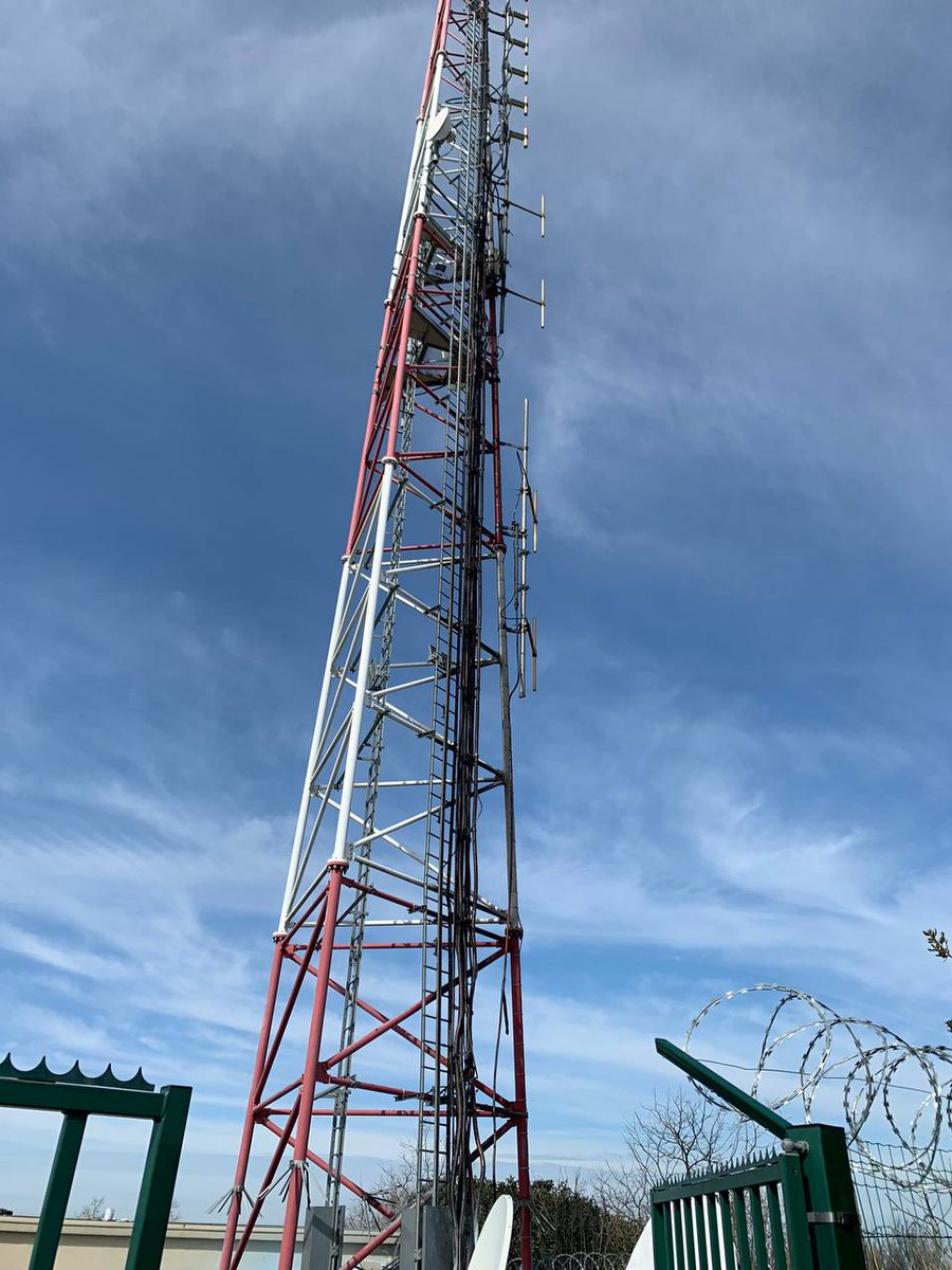Alainklain2's tweet photo. 🛑🇨🇵Un incendie a visé un pylône et ses émetteurs sur une colline de Toulouse. La réception de certaines chaînes de télé et radios fortement perturbés. Merci à ceux qui m’ont envoyé l’info par mail. 👍👍 https://t.co/EEXe1jLo1c