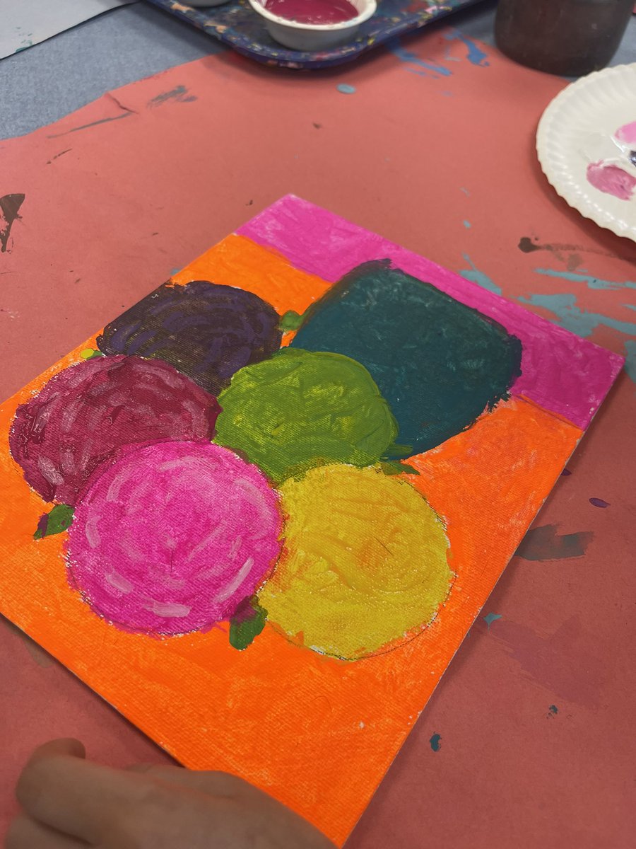 CBPaintPaper's tweet image. Today in 2nd grade!!!! 🌸 🌺 I am in LOVE! 🥰 #wearebethpage #elementaryart @BethpageFPArts @CBS_Bethpage
