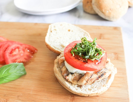 Balsamic Chicken Caprese  Burger simpleandsavory.com/balsamic-capre…