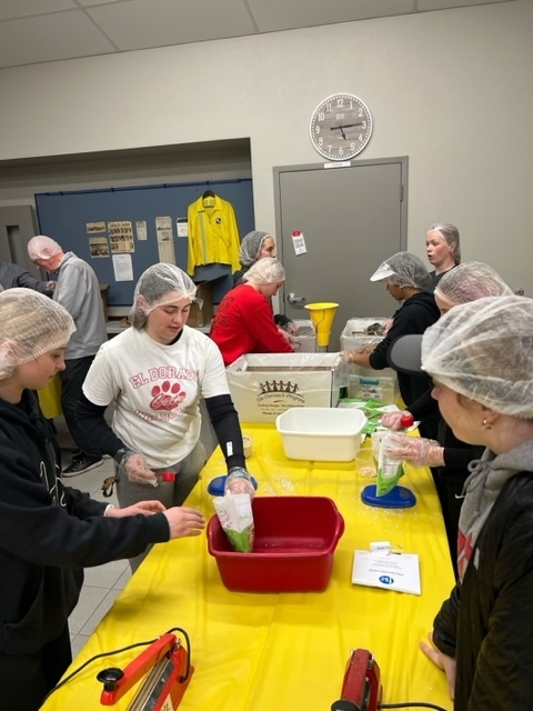 ElDoHSWildcats's tweet photo. The EHS softball team packaged meals with The Outreach Program yesterday evening. This organization helps provide food, clean water, medical care and education across the globe. Way to give back EHS softball! We are grateful to have you as #PartOfThePride! https://t.co/w8KEqBMWUi