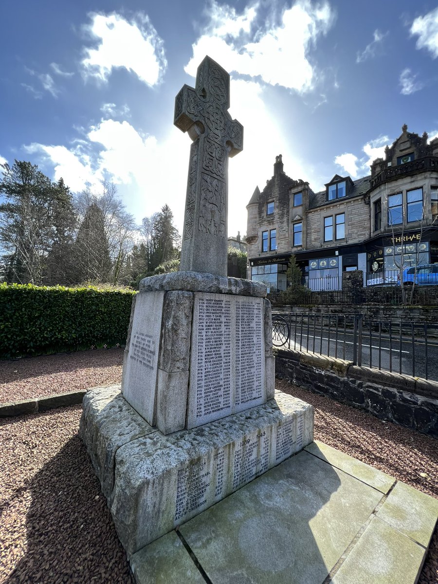 AlastairBruce_'s tweet photo. Great visit to GryffCastle #BridgeOfWeir where Guardsman Jim Reynolds DCM lived before joining @scots_guards
@AndrewKCurley plans plaque here & hopes @RenCouncil will add decorated brave Fallen 19 yr old’s name to his village’s WarMemorial
I would attend unveiling of both 🤞🏻 https://t.co/cezFevcCGg