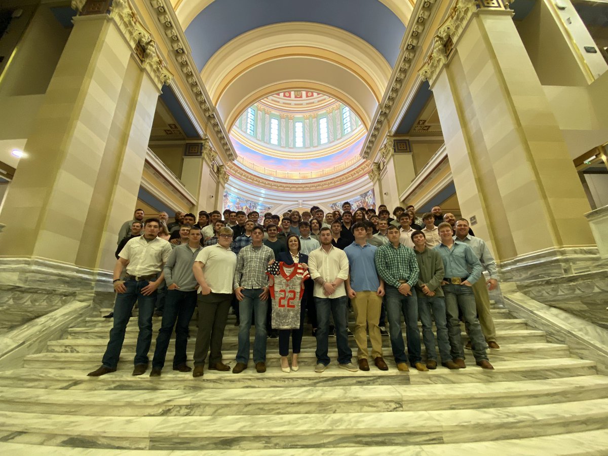 Thank you <a href="/jessgarvin85/">Jessica Garvin</a> for having the Washington Warrior State Champion Football and Softball teams visit the Capital today! <a href="/dubtownsoftball/">Warrior Softball</a> <a href="/WashingtonWarr5/">Washington_Warrior_Football</a> <a href="/WarriorsWPS/">Washington Public Schools (Washington, OK)</a>