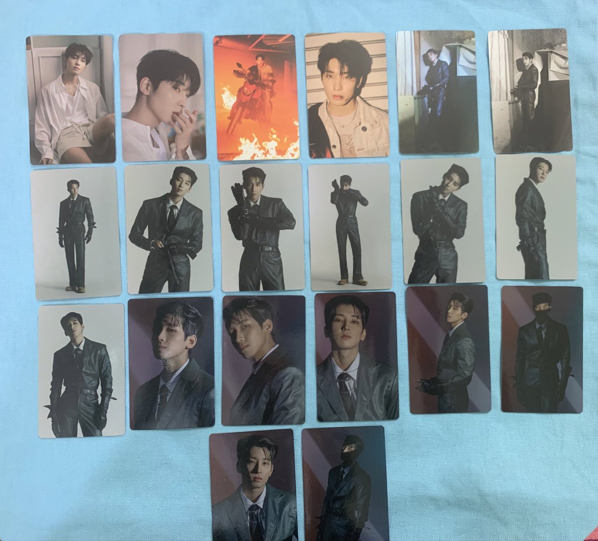 Lilyjww's tweet photo. WTS MY Only

Seventeen Wonwoo &amp; Hoshi Attacca Carat Ver

✅ RM 40 per set
✅ Including all 20 PCs
✅ Lyric Book
✅ CD-R

📌exc postage
📌Postage RM7
📌 Free gift  will be given 

Dm me if interested ✨

 #pasarseventeen #pasarSVT #pasarsvtmy @svtradingmy @PasarSeventeen https://t.co/x774RGHDjr