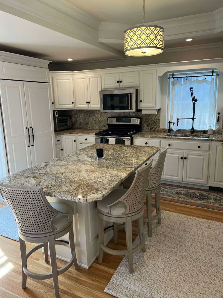 DerbyHomeRental's tweet photo. Gorgeous 3-story, 5 bdr home--completely mondernized--available to rent for Derby 23'!  Check out the pictures here: https://t.co/n7sgTXbDIe https://t.co/RJkCB2WZlV