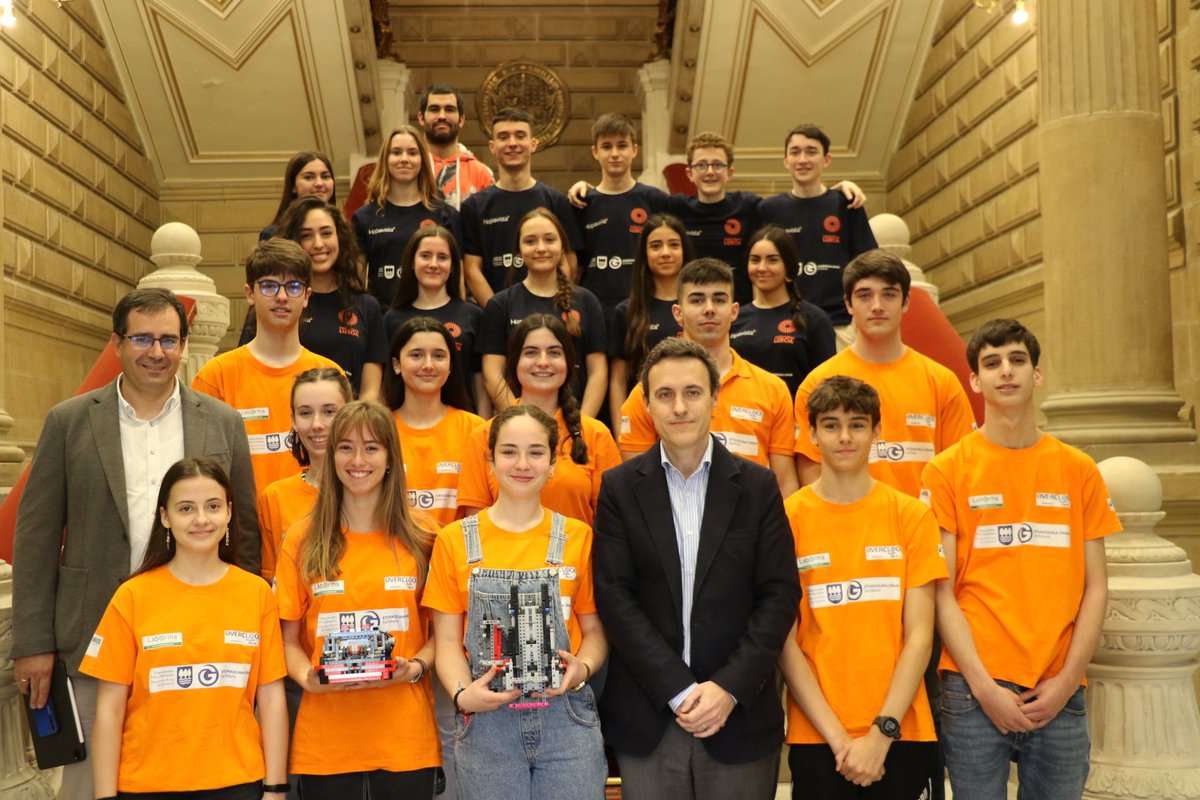 jlarrag's tweet photo. 🧱🔝Gaztetxoen artean #STEAM bokazioak bultzatzen dituen #FirstLegoLeague lehiaketako estatu mailako finalerako sailkatu dira Axular eta Santo Tomas ikastetxeetako taldeak. Houston-en izango den final handia dute jomugan. Gaur harrera egin diegu Aldundian. Zorionak eta zorte on! https://t.co/acSJaqlBIP