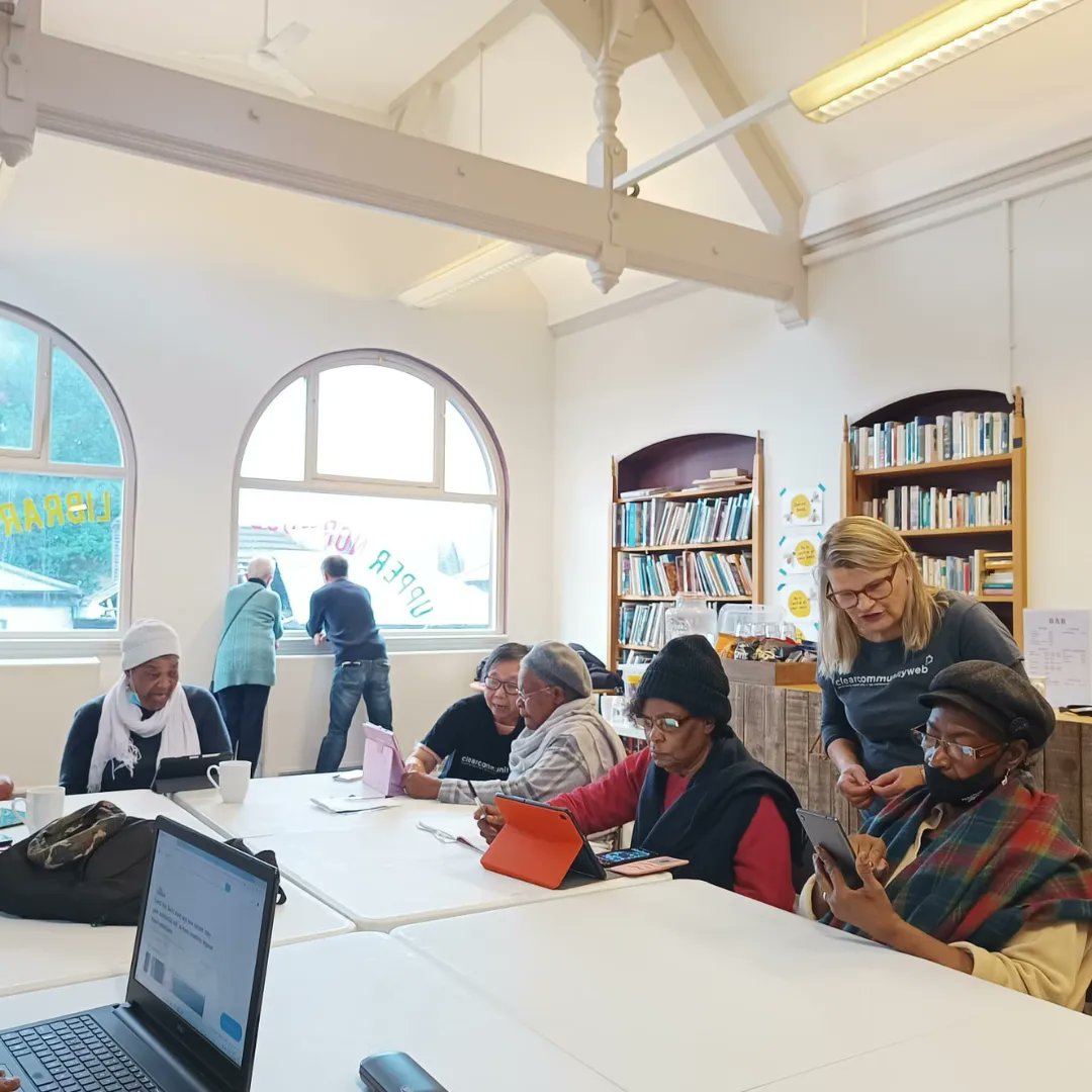 If you live in or around Crystal Palace, you can come along to our Digital Drop-In at @UpperNorLibHub on Fridays 10am-12pm. These free sessions are designed to help you get to grips with your phone, tablet or laptop. See you there!
#CrystalPalace #SE19 @cpneighbours @ShopSE19