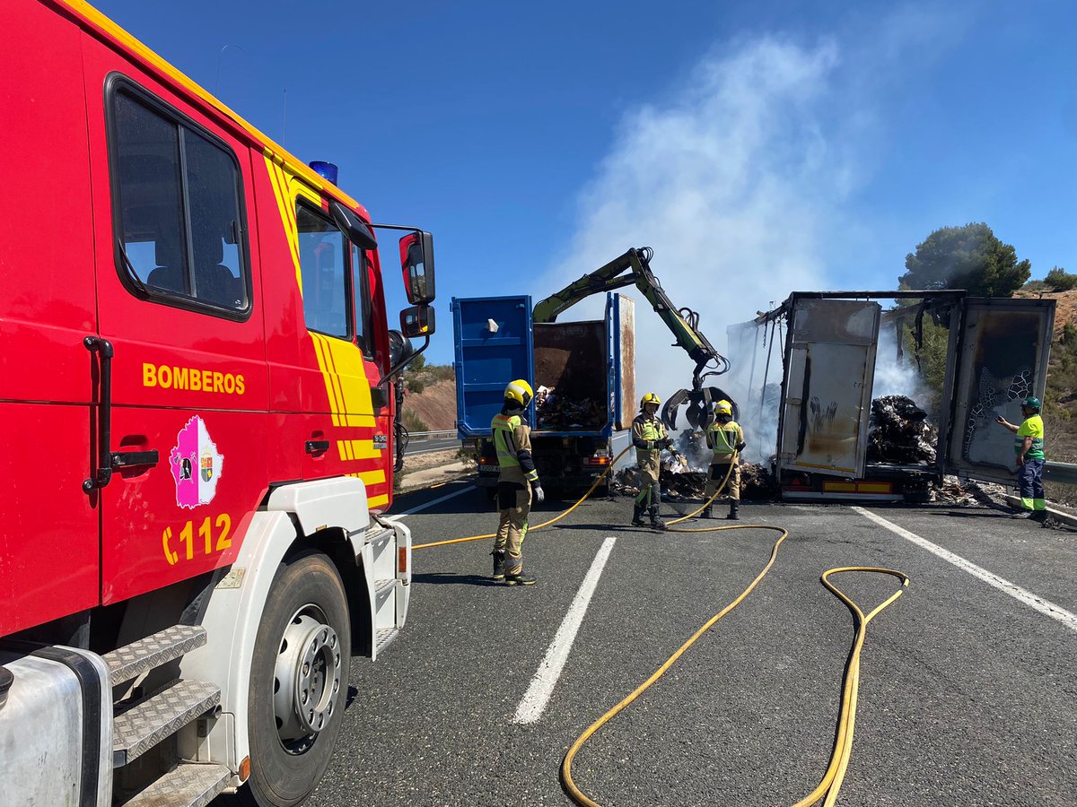 22/03/23.- Inicio: 10:50 h   Se da por finalizada la intervención del incendio de camión con carga de material prensado que comenzóla noche del viernes día 17/03 a las 23:40 h en la A-3 km 241 término de <a href="/Minglanilla/">Mirasol Cabije</a>  <a href="/DipuCuenca/">Diputación de Cuenca</a>  parque de #Motilla.
Fin 15:30 h.