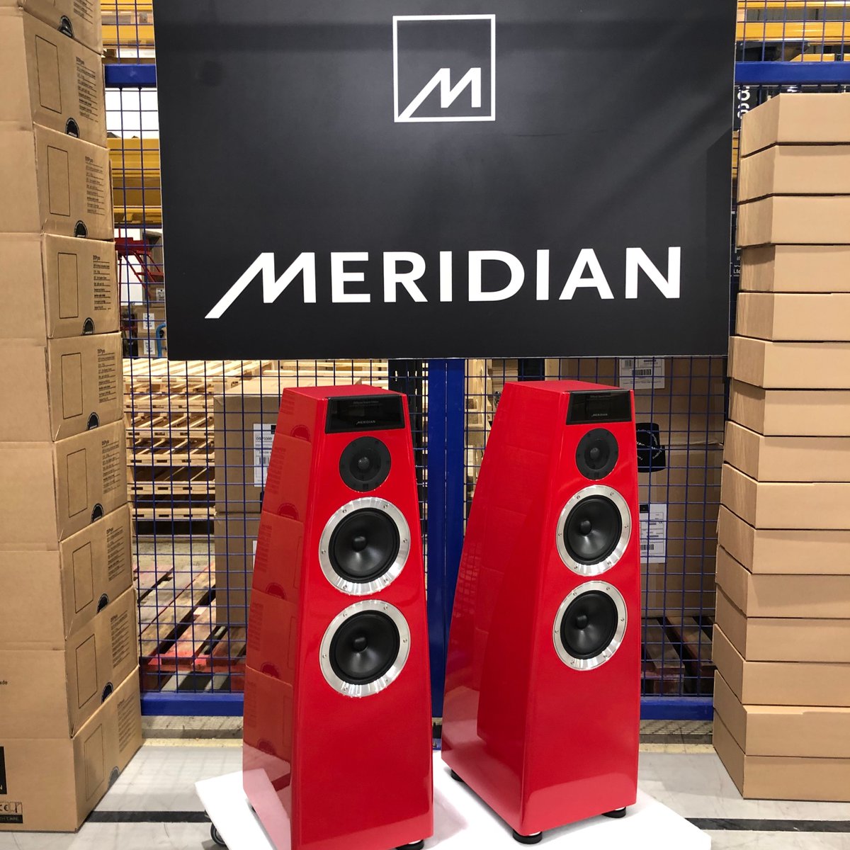 MeridianAudio's tweet photo. Our Special Edition DSP5200, seen here in 'Ferrari Red' delivers ultimate high-resolution performance from a compact loudspeaker.
#BritishAudioTechnologyPioneers #MeridianSelect #HiResAudio https://t.co/C8NVi20oin