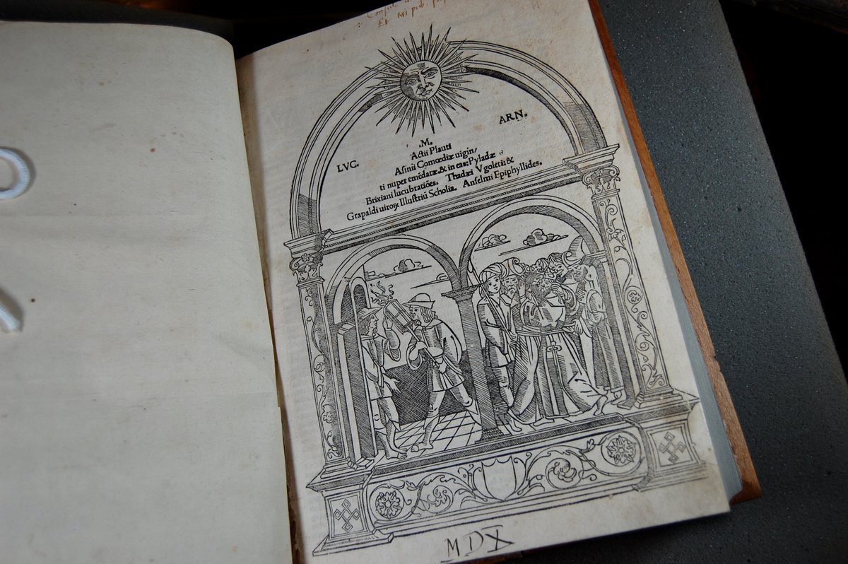 _RHCollection's tweet photo. Can we talk about the fact that the first printed illustration of Plautus’s plays is super queer and I love it? Technically, this title page of the 1510 Plautus, printed in Parma, depicts the Menaechmi twins being reunited, but, y’all. Come on. https://t.co/Of3sZhr9mN
