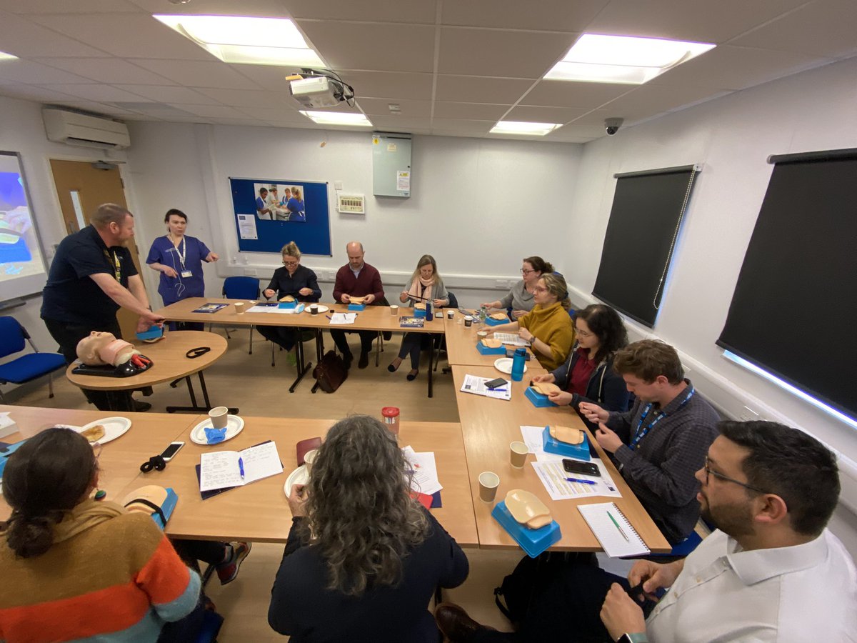 A 🧵 on #SCOOP shared learning during @OxSTaRCentre #TraintheTrainer with teams from near @GWH_NHS @RoyalFreeNHS @UHD_NHS @RFAnaesthesia 🏴󠁧󠁢󠁥󠁮󠁧󠁿 and far @CV_UHB 🏴󠁧󠁢󠁷󠁬󠁳󠁿@aphm_actu 🇫🇷 Thank you @RaduMiSurgeon for joining us @BAETS_UK @OUHospitals @ShadKhanSurgeon @RCoANews