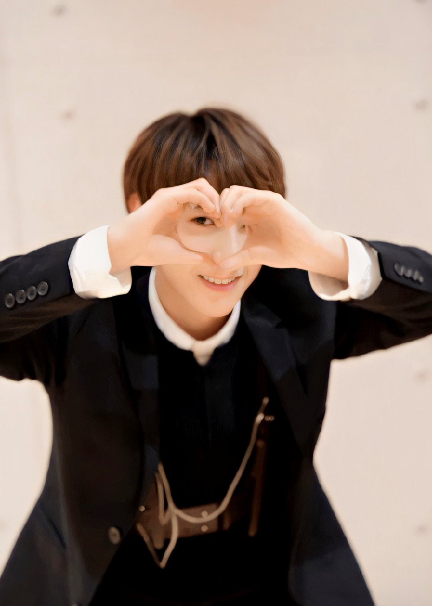 yellowKylRa's tweet photo. happy birthday, our precious boy! 🦊🤍

#HappyBirthdayRenjun #RENJUNDAY #또있지또있지_런쥔이_생일 #HAPPYRENJUNDAY #그리고_또있지또있지_런쥔이_생일 #Golden323RenjunDay https://t.co/fUzMB2aeCJ