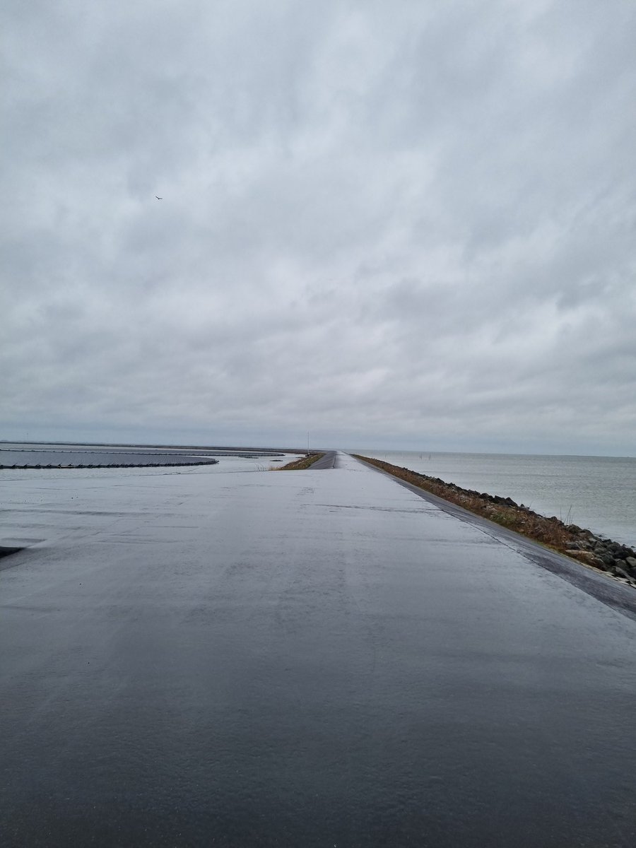 JCSalverda's tweet photo. Met het #IJteam op bezoek bij waterbedrijf @PWNwaternatuur in #Andijk. De plek waar mogelijk een klimaatbuffer komt waar het aanhouden van een voorraad IJsselmeerwater om drinkwater van te maken wordt gekoppeld aan natuurontwikkeling. Daar hopen we als team aan bij te dragen. https://t.co/87UNjv20Ls
