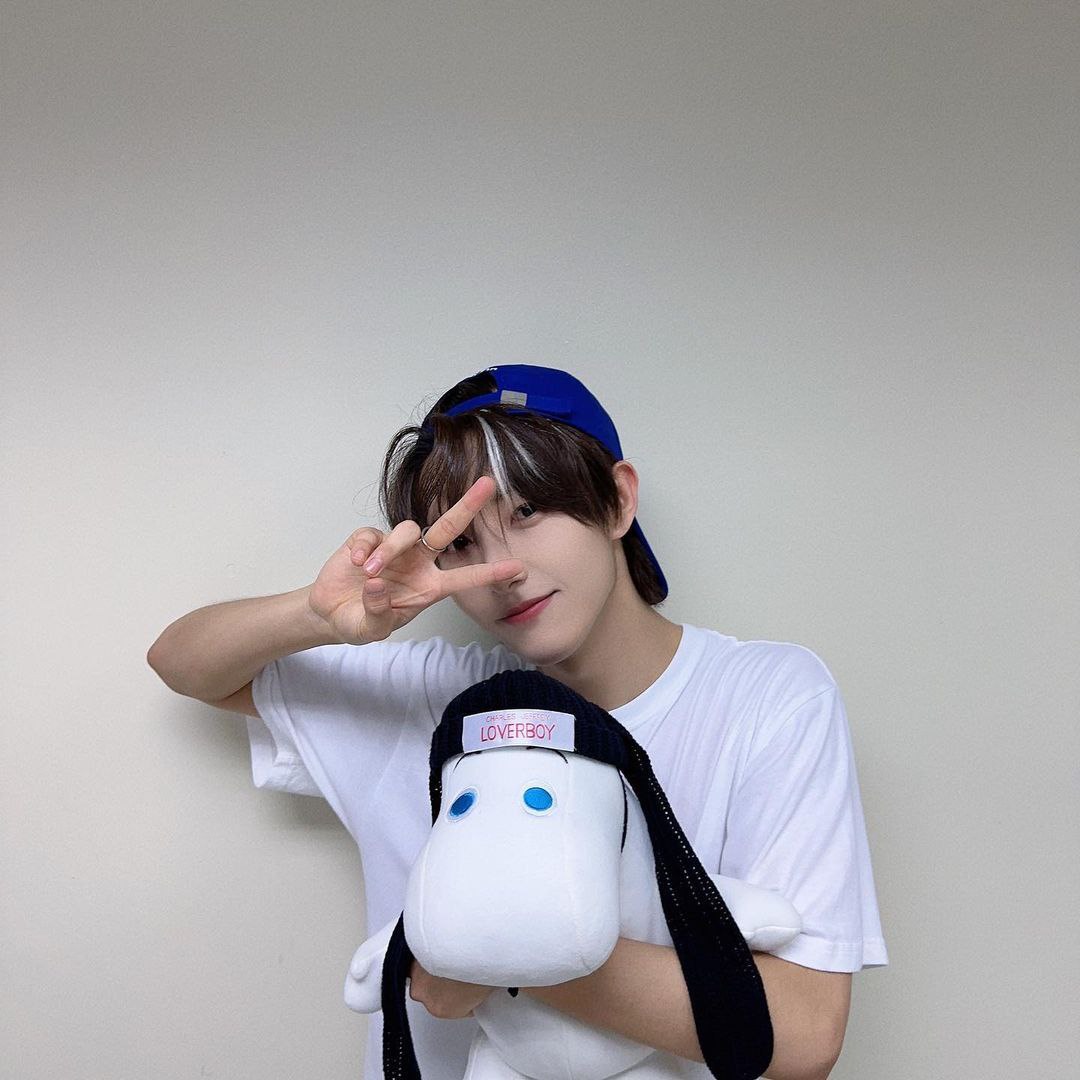 yellowKylRa's tweet photo. happy birthday, our precious boy! 🦊🤍

#HappyBirthdayRenjun #RENJUNDAY #또있지또있지_런쥔이_생일 #HAPPYRENJUNDAY #그리고_또있지또있지_런쥔이_생일 #Golden323RenjunDay https://t.co/fUzMB2aeCJ