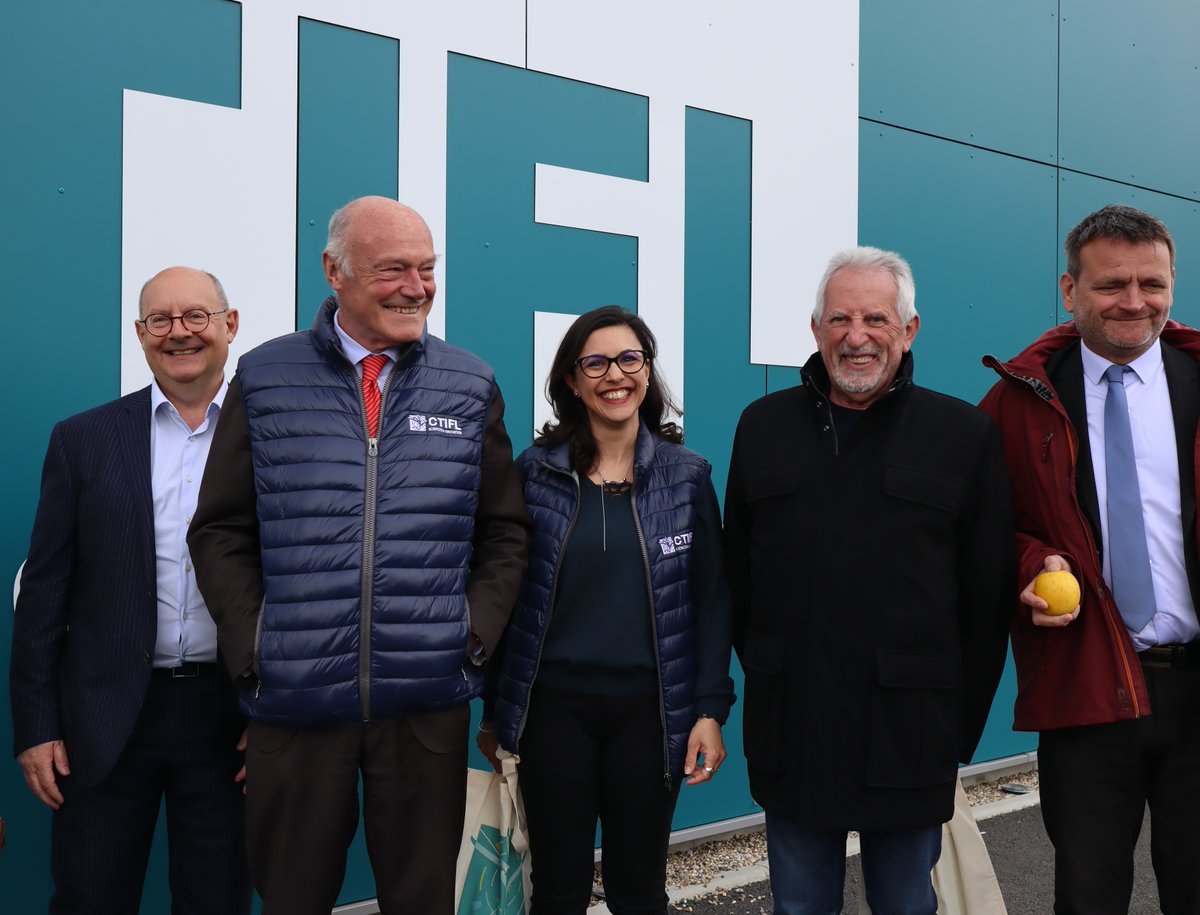 _Ctifl's tweet photo. Les axes de recherche du CTIFL s’ancrent totalement dans la stratégie région @NvelleAquitaine  > Visite de la plateforme #TITEC du @_Ctifl par @al_rousset Président du Conseil régional
 
#biocontrole #agroecologie #competitivite #mecanisation #Bergerac cc  @jpraynaud24 @c_cathus https://t.co/8xYgxhxm77
