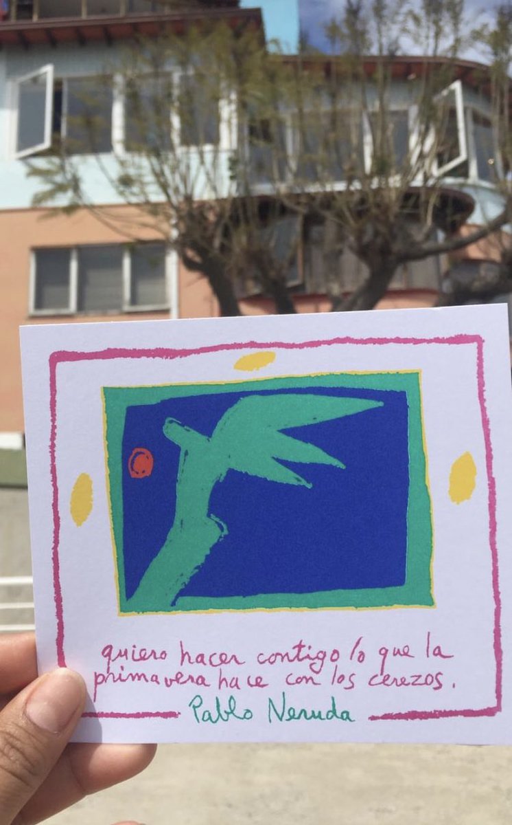 Veronique2388's tweet photo. Esta postal me la traje de una visita en la casa de Neruda en Valparaíso y siempre que llega la primavera recuerdo este poema. #PoderosoFilosito https://t.co/JKBeExMxVS