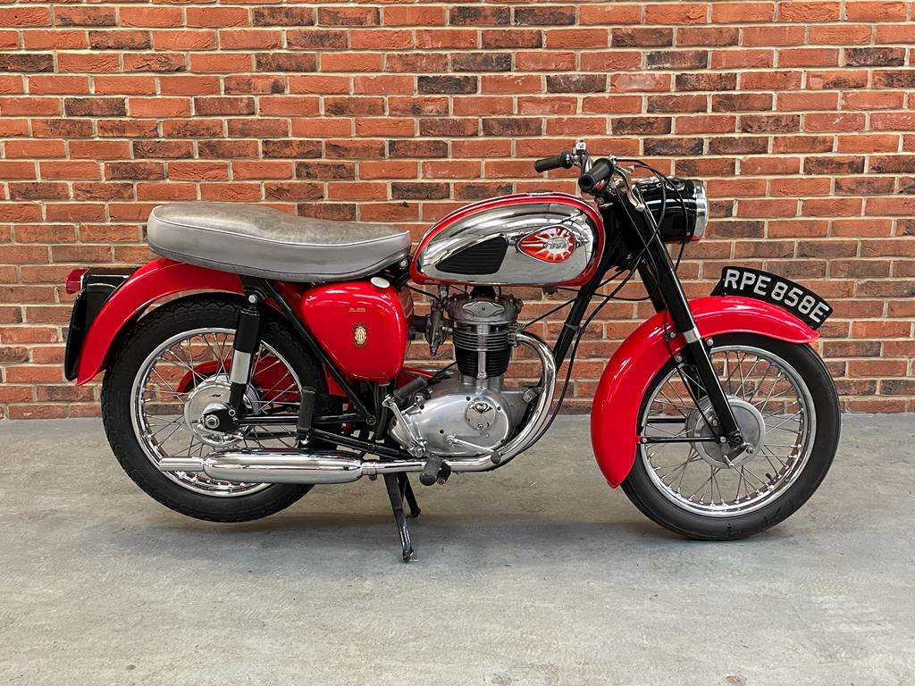 ACAKingsLynn's tweet image. A selection of Motorcycles in our 2-day classic auction on the 1st and 2nd April.

View current Catalogue
angliacarauctions.co.uk/classic-auctio…

#classiccars #classiccar #classicauto #kingslynn #classiccarsworld #classiccarauction #classiccarauctions #classiccarsdaily #classicbikes