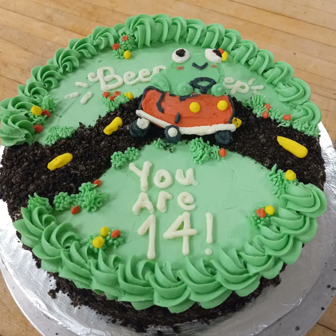 TinyFoxArt's tweet photo. Frog cake I made at work and never posted whoops!
#frog #frogcake #cakedecorating https://t.co/xP4o5tZ4CW