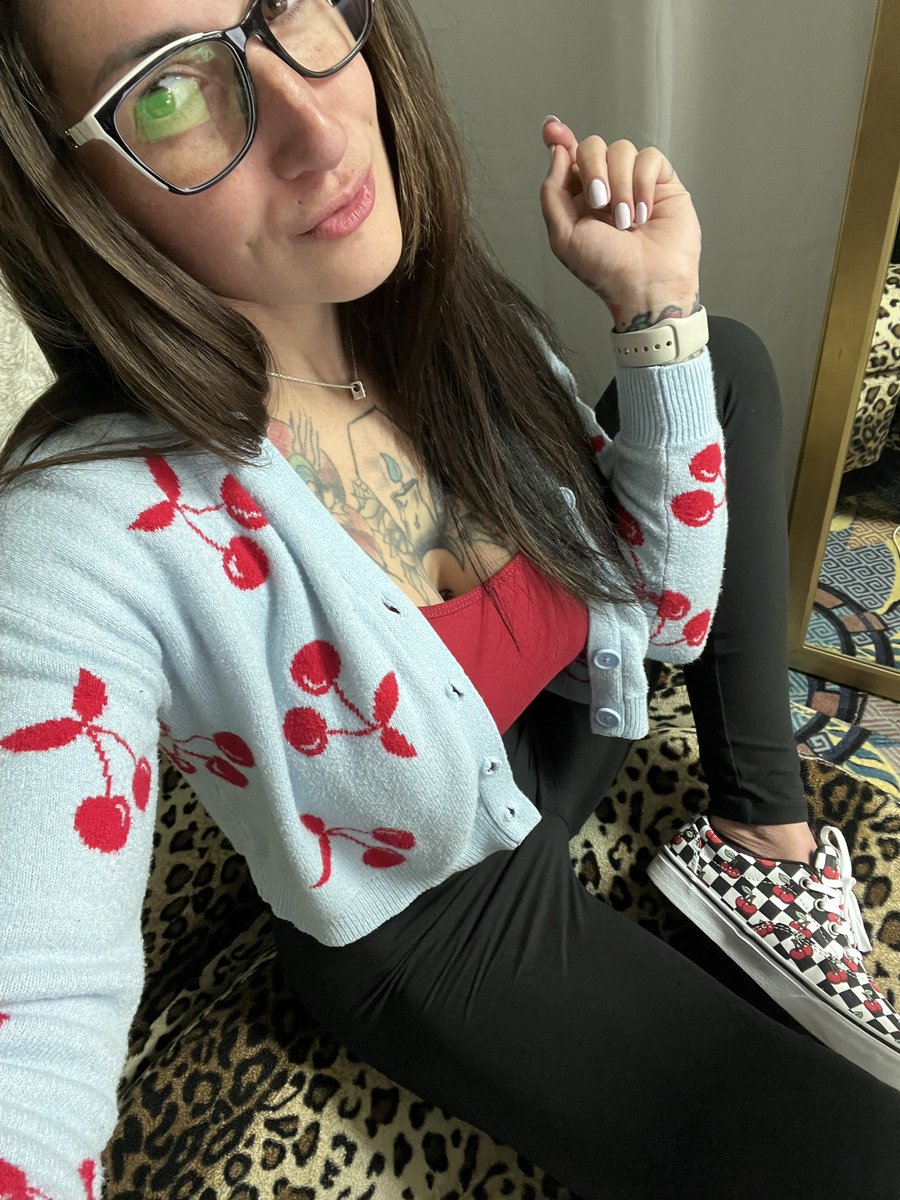 Errands are done. I didn’t even need to change to make the first lucky simp make a mess of himself. I have 2 more Skype sessions. I will be free to squeeze in 1 more for the day afterwards.