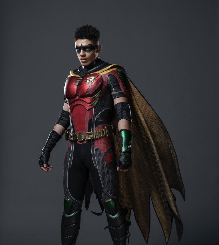 Primer vistazo a  Jay Lycurgo como Robin en Titans