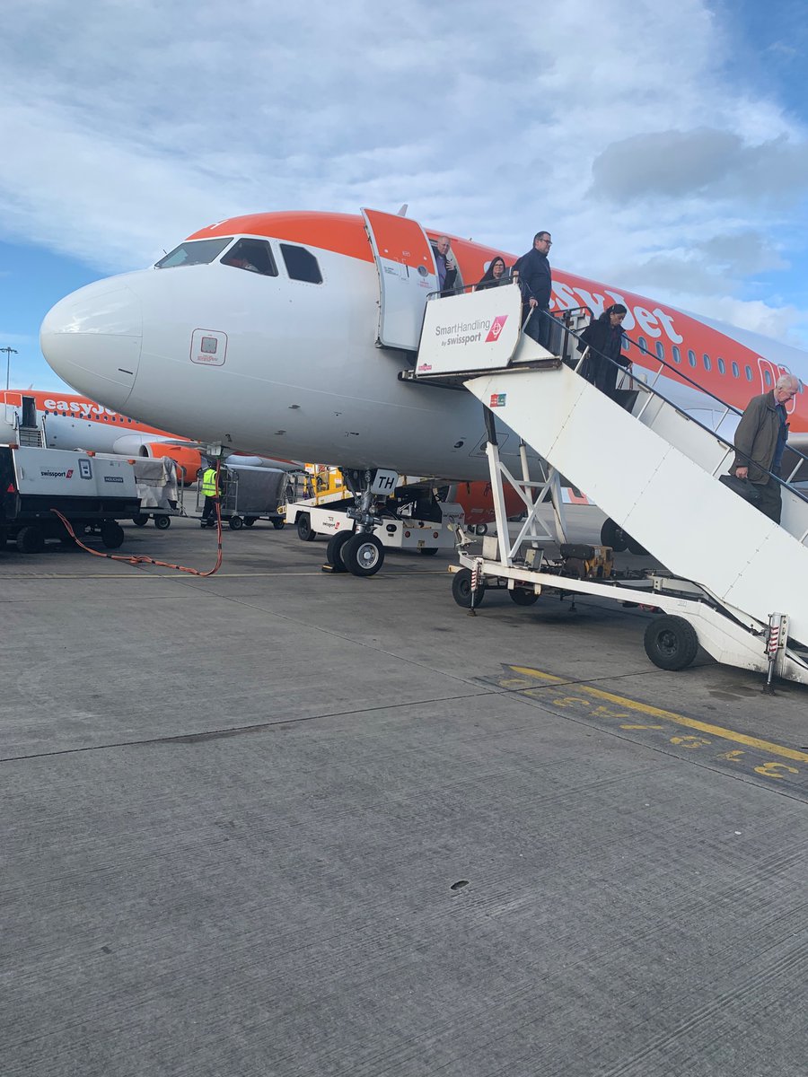 Just landed in the UK and I already hate It🖕🇬🇧

@LoreableMC I’m coming for you tho…😈