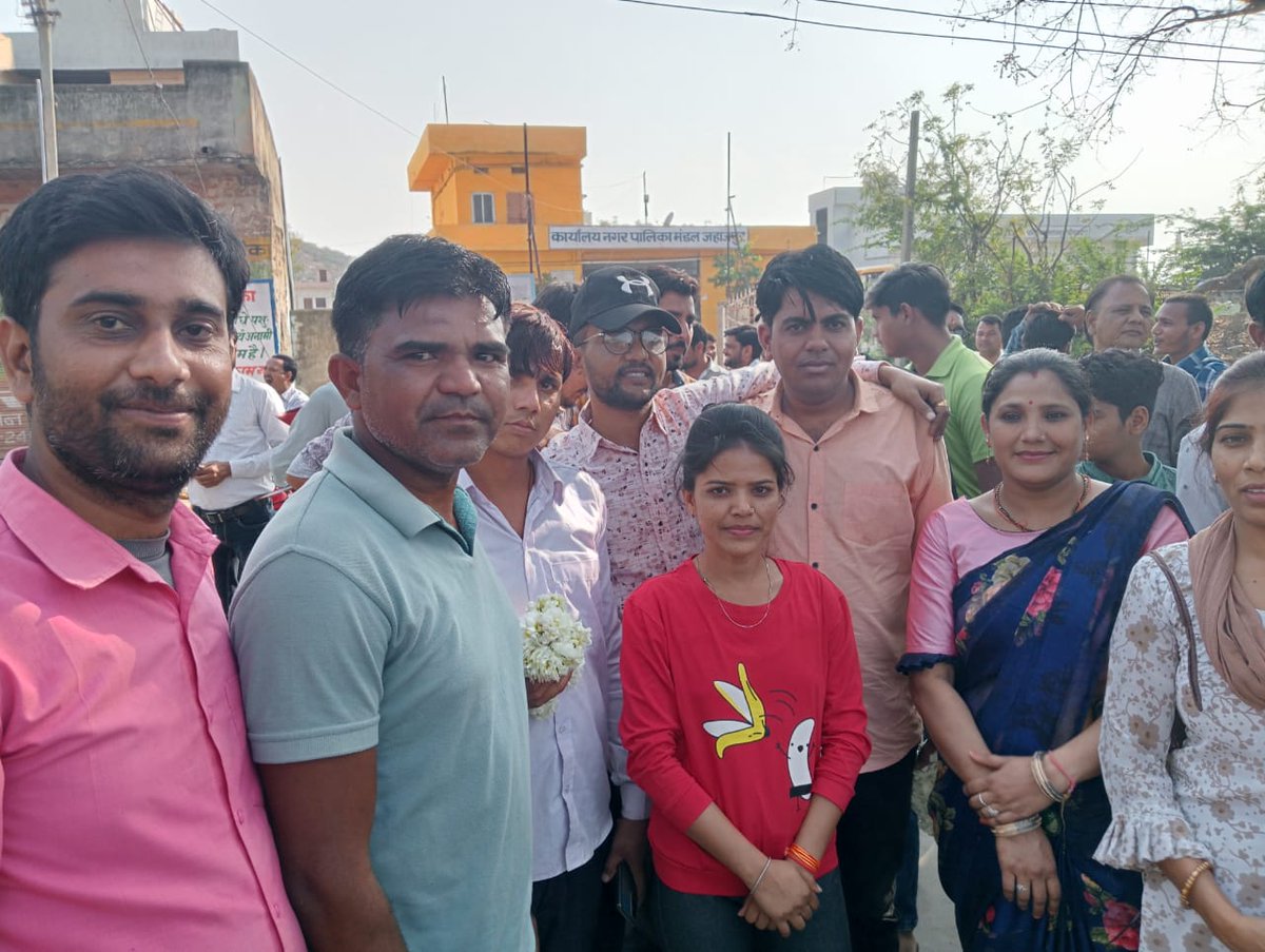 BawriyaPooja's tweet photo. आज #भीलवाड़ा मैं फिर से उमड़ा #CHA का सैलाब! बहरोड़ विधायक @BaljeetBehror ने CHA की मांगों को पुरजोर तरीके से रखा और भीलवाड़ा की सड़कों पर दौड़ लगाई! भीलवाडा के संघर्षशील #CHA साथी अपने हकों की लड़ाई लड़ने के लिए तैयार हैं! @ashokgehlot51 CHA के साथ न्याय करो! #CHA को नौकरी दो! https://t.co/MZvlnvf1fF