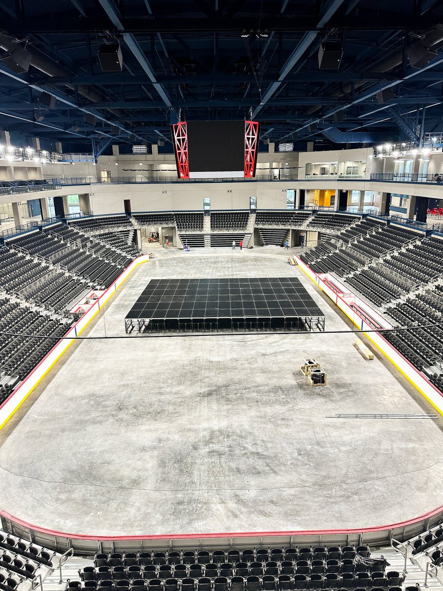 FMBankArena's tweet photo. The stage has been set here in Clarksville...we can't wait for the summer!
#fmbankarena #clarksvilletn #visitclarksville #summer2023 https://t.co/WjYjozBygE
