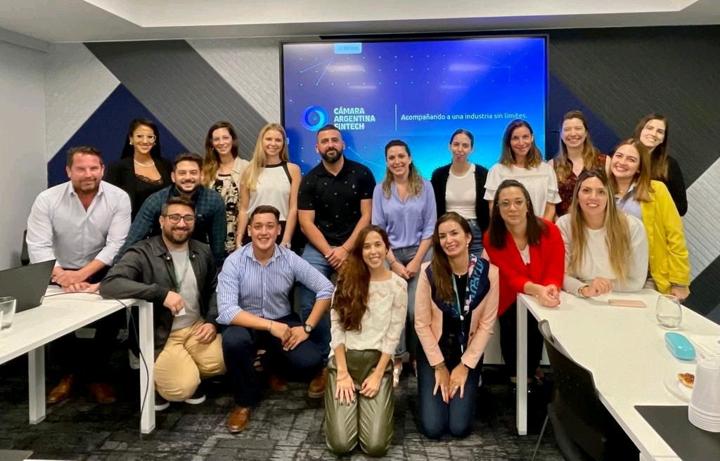 CamaraFintechAr's tweet photo. Gran mañana de trabajo entre los equipos de HR de las empresas de la Cámara!

📊 Pudimos repasar los principales puntos a trabajar durante el 2023, compartir experiencias y buenas prácticas.

💪 Se viene un año con muchas novedades! https://t.co/7N8SIT7fXs