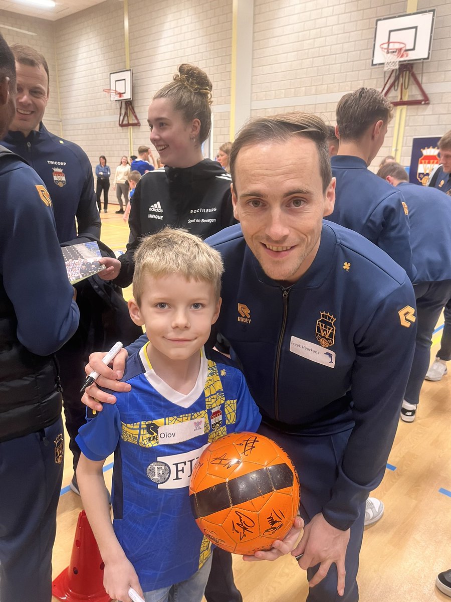 Saxything's tweet photo. Een fantastische middag bij @librarevau gehad. Heel veel dank weer aan de spelers en staf van @WillemII #fitenfun https://t.co/W6qP6yfGVJ