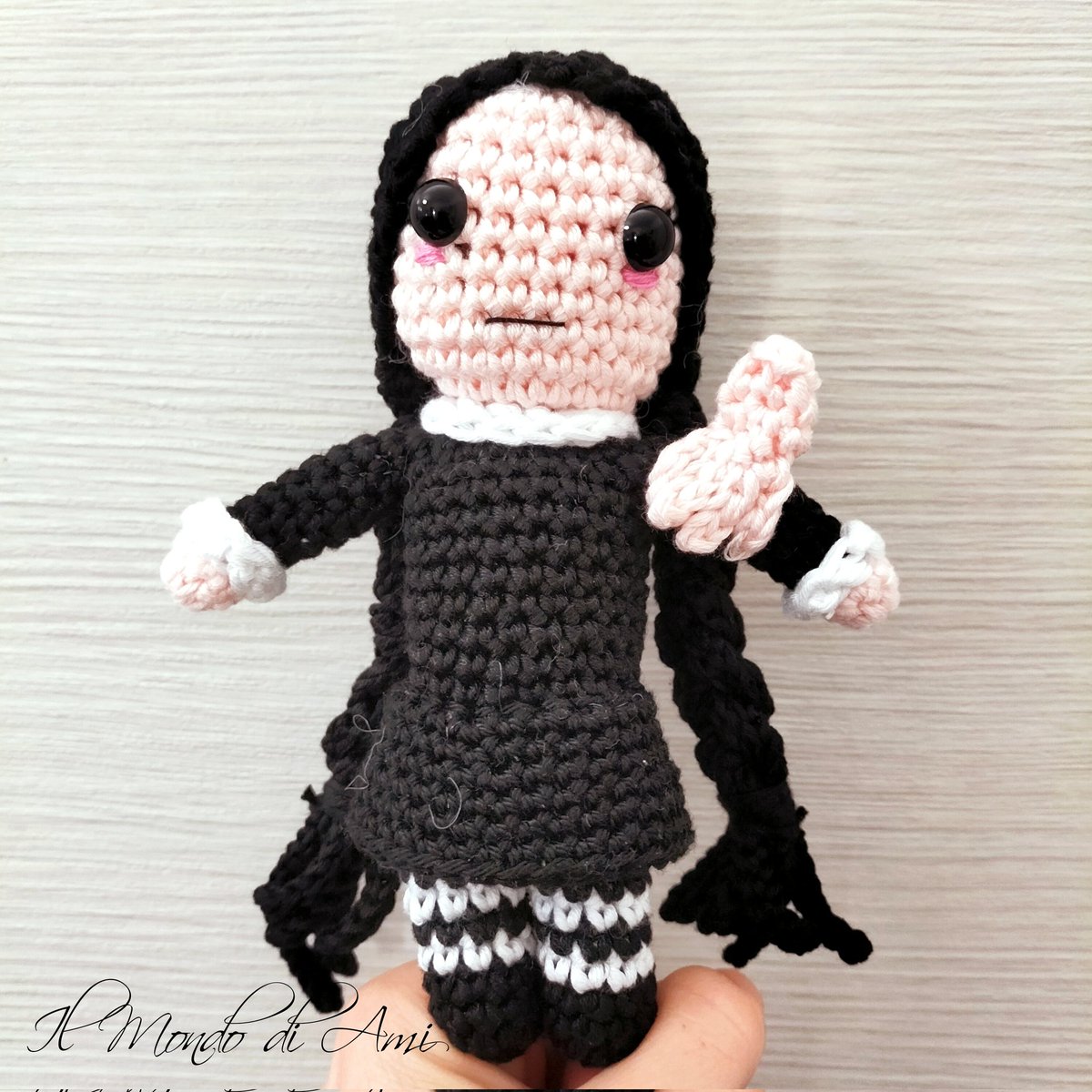 ilmondodiami's tweet photo. Mercoledì, di mercoledì 🫴🏻
-
#mercoledi #wednesday #addams #theaddamsfamily #lafamigliaaddams #amigurumi #handmade #crochet #fattoamano #uncinetto #ganchillo #cotone #cotton #dropsyarn #dropsfan #garnstudio #dropsmuskat #withoutpattern #freehandmade #originaldesign https://t.co/NcHBI4TcQu