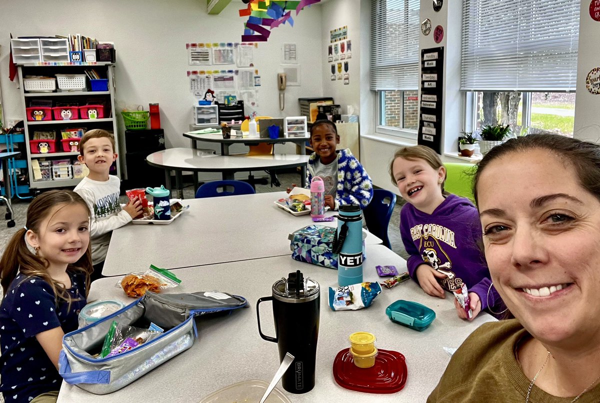 HelmsFirstGrade tweet media