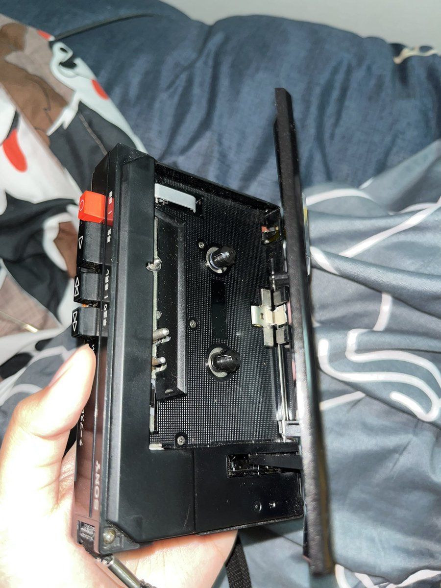 K_MNF077's tweet photo. ขาย Sony TCM-17
เล่นปกติ ระบบเสียง mono
ทำความสะอาด ล้างสนามแม่เหล็กหัวเทป
กรอปกติ 
เปิดฝาหน้าเล่นได้
ระบบเสียงโมโน เปิดสุดได้
ใช้ถ่าน AA 2 ก้อน

1000บาท ส่งฟรี ต่อราคาได้
แถมแจ็คแปลง Mono to stereo อย่างดี #เครื่องเล่นเทป #เทปคาสเซ็ท #เทปเพลง #เครื่องเล่นแผ่นเสียง https://t.co/DY1h1TtRxp