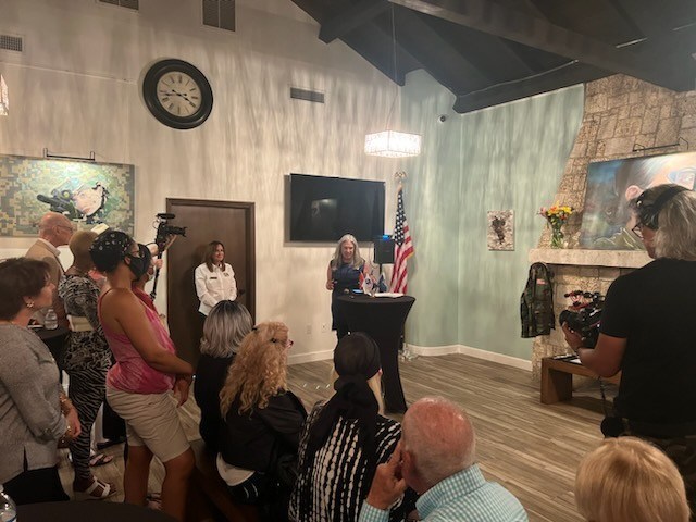 PalmettoBayVlg's tweet photo. Thank you to everyone who attended last Saturday's art exhibit, "Defending Democracy" by Mary Ellen Scherl, at Perrine Community House. Ms. Scherl's portraits of US female service members were truly inspiring!

#WeLovePB #TeamPB #PalmettoBayProud #PBalwaysworkingforyou https://t.co/3wNC6iqZek