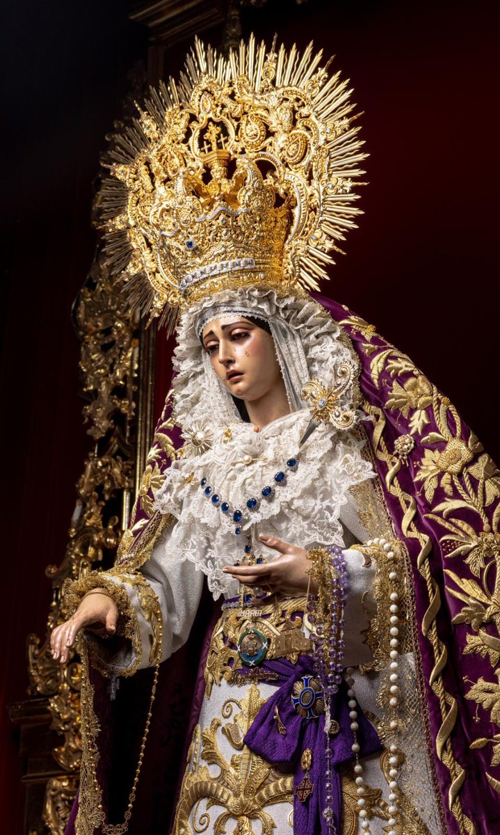 MonteCalvario's tweet photo. 🕯 CULTOS | Llena de grandeza y majestad aparece Santa María del Monte Calvario para su solemne y devoto besamanos. #CofradíasMLG

📸 Imágenes de estudio realizadas por @LMFotosCofrades. https://t.co/2m93ZRlu0V